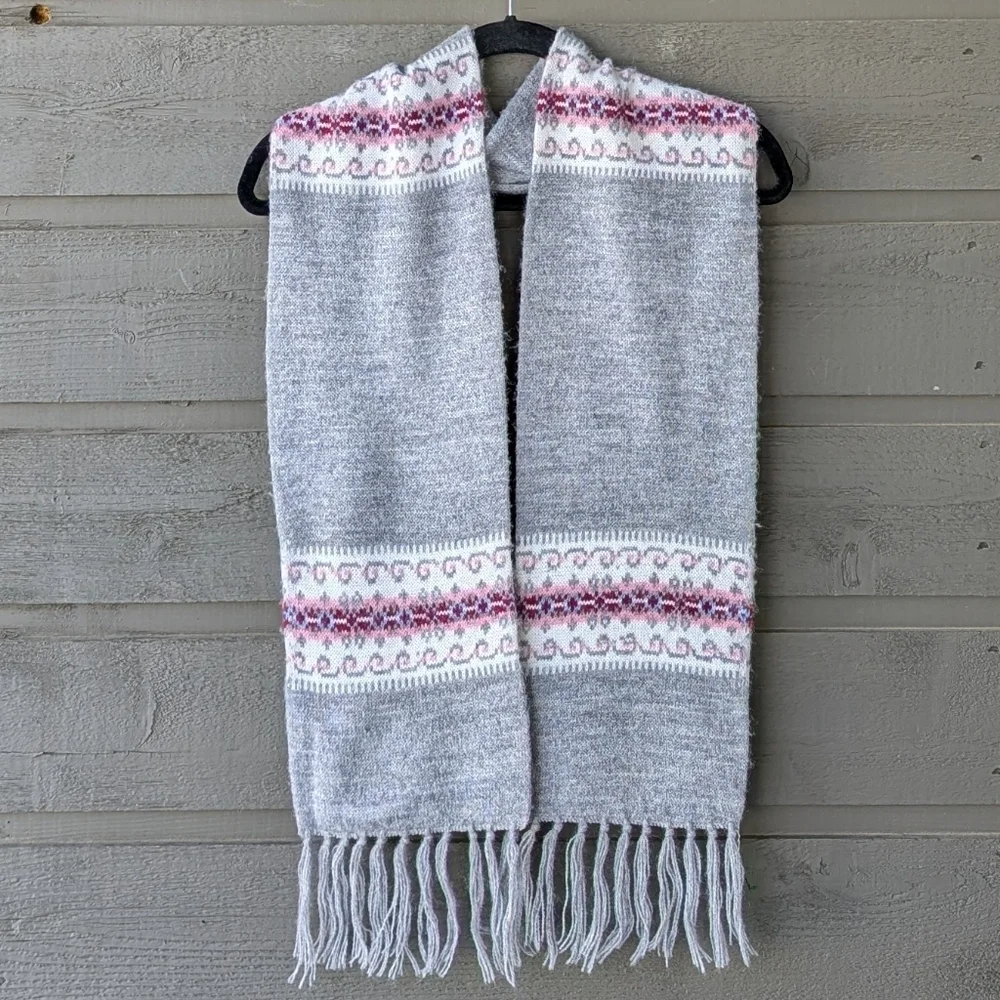 100% Wool Gray and Pink Patterned Scarf with Fringe